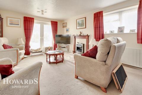 8 Catchpole Close, Kessingland, Lowestoft, NR33 7TL