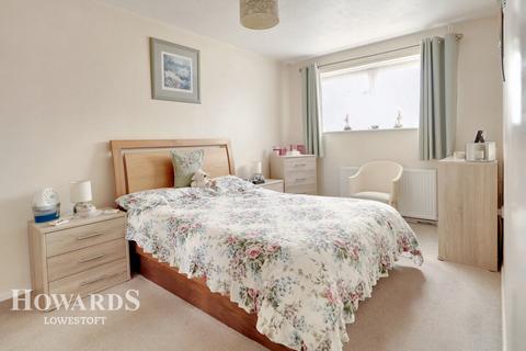 8 Catchpole Close, Kessingland, Lowestoft, NR33 7TL