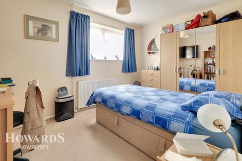 8 Catchpole Close, Kessingland, Lowestoft, NR33 7TL