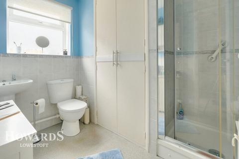 8 Catchpole Close, Kessingland, Lowestoft, NR33 7TL