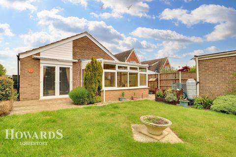 8 Catchpole Close, Kessingland, Lowestoft, NR33 7TL