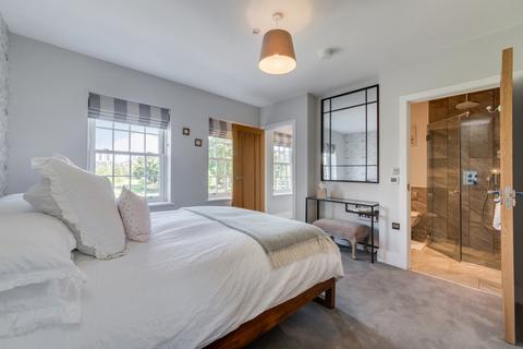 4 bedroom terraced house for sale, St. Agnes Place, London
