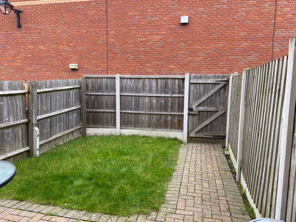 Tenbury Road, Bromyard, HR7 2 bed end of terrace house to rent £700 pcm (£162 pw)