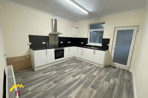 2 bedroom end of terrace house to rent, West Road, Mexborough S64