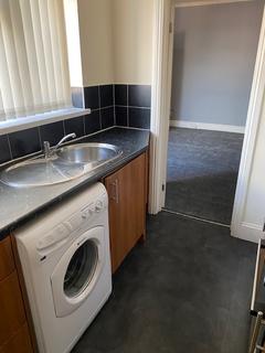 3 bedroom flat to rent, Dean Road, South Shields NE33