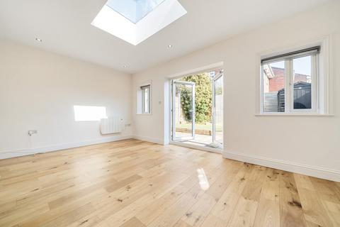 2 bedroom end of terrace house for sale, Leicester Road, Barnet, EN5