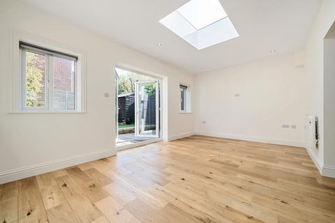 2 bedroom end of terrace house for sale, Leicester Road, Barnet, EN5
