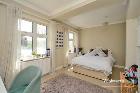 35 Forest Side, Worcester Park, KT4 7PA