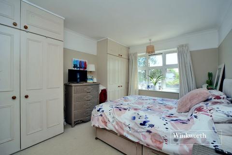35 Forest Side, Worcester Park, KT4 7PA