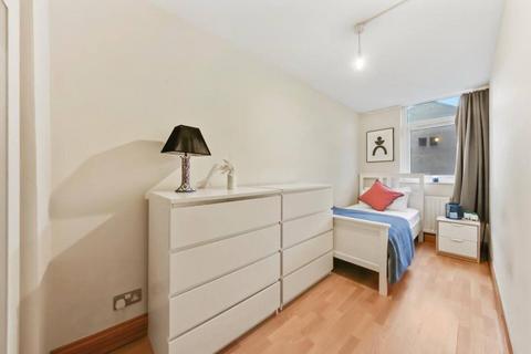 1 bedroom in a house share to rent, Chippenham Road, London W9