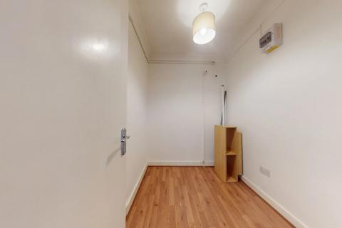 3 bedroom flat to rent, 75 Worple Road, London, SW19