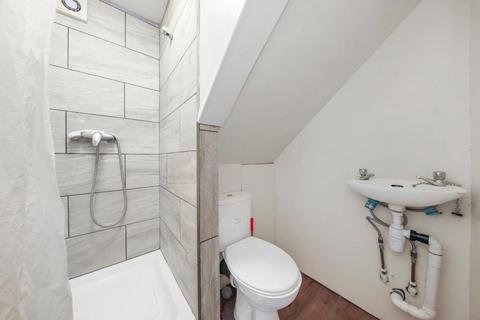 1 bedroom in a house share to rent, Chippenham Road, London W9