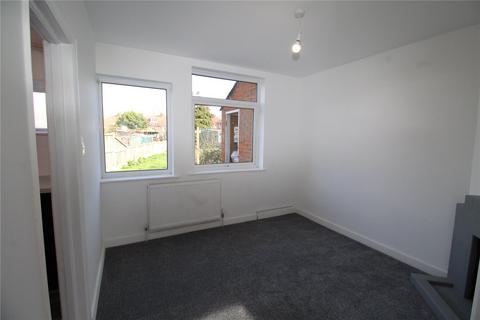 2 bedroom semi-detached house to rent, Smythies Avenue, CO1