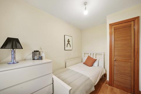 1 bedroom in a house share to rent, Chippenham Road, London W9