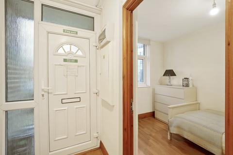 1 bedroom in a house share to rent, Chippenham Road, London W9