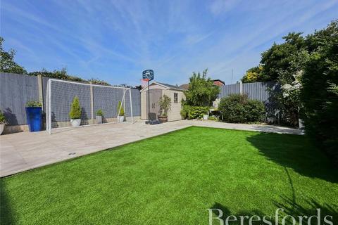 5 Longwood Close, Upminster, RM14 2BU