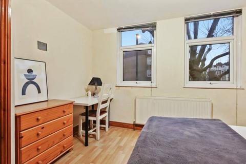 1 bedroom in a house share to rent, Chippenham Road, London W9