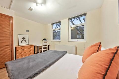 1 bedroom in a house share to rent, Chippenham Road, London W9