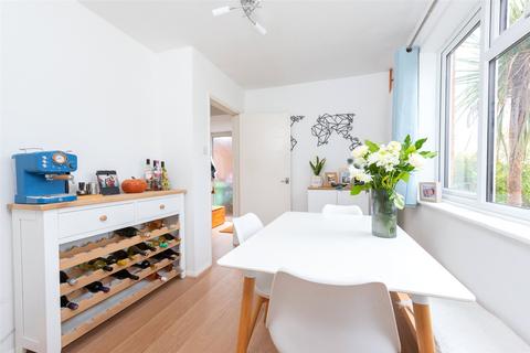 23 Barnes Road, Frimley, Camberley, GU16 8BY