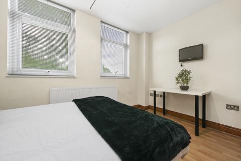 1 bedroom in a house share to rent, Chippenham Road, London W9