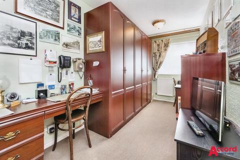9b Mount Pleasant Road, Romford, RM5 3YP