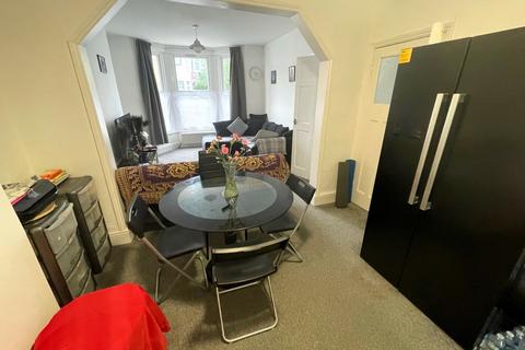 3 bedroom end of terrace house for sale, Percy Road, Ilford