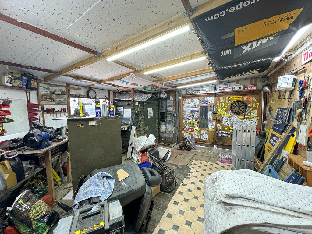 Garage 2
