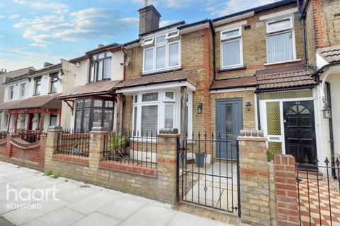 3 bedroom terraced house for sale, Palm Road, Romford