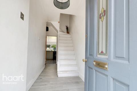 20 Palm Road, Romford, RM7 7AR