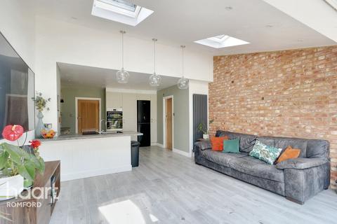20 Palm Road, Romford, RM7 7AR