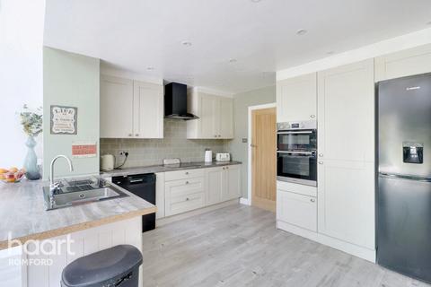 20 Palm Road, Romford, RM7 7AR