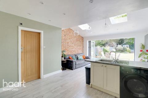 20 Palm Road, Romford, RM7 7AR