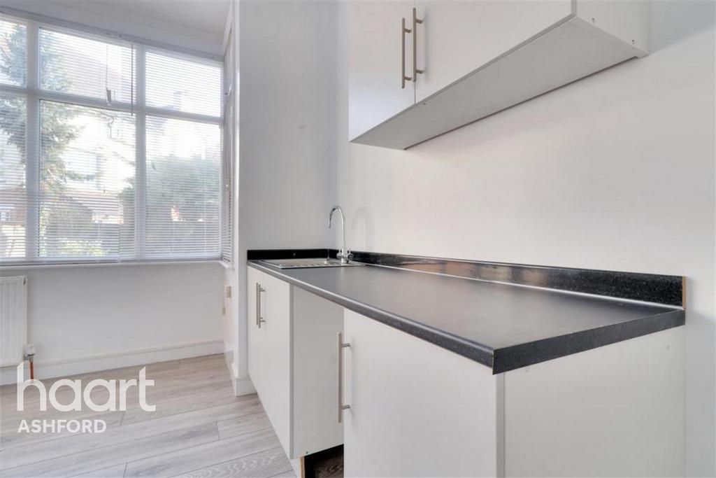 Cheriton Road, CT20... 1 bed flat to rent £700 pcm (£162 pw)
