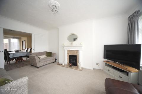 60 First Avenue, Dunstable, LU6 3AL