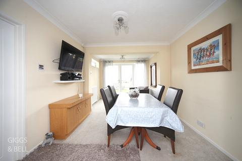 60 First Avenue, Dunstable, LU6 3AL