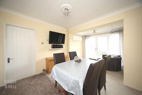 60 First Avenue, Dunstable, LU6 3AL