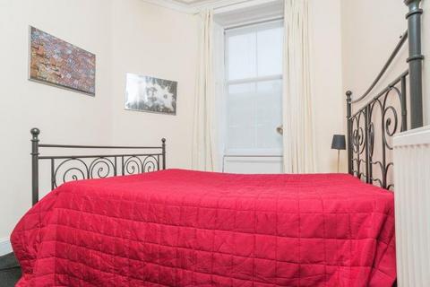 2 bedroom flat to rent, 0185L – Montague Street, Edinburgh, EH8 9QX