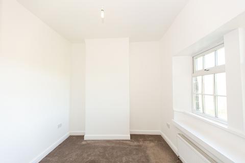 2 bedroom end of terrace house to rent, Calverley, Leeds LS28