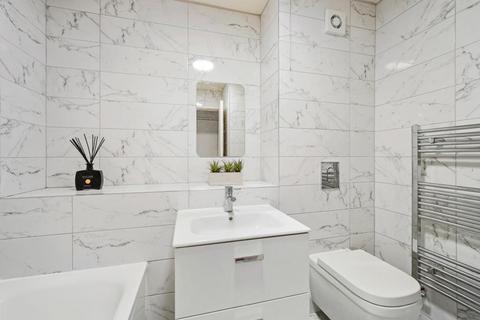 1 bedroom in a house share to rent, Chippenham Road, London W9