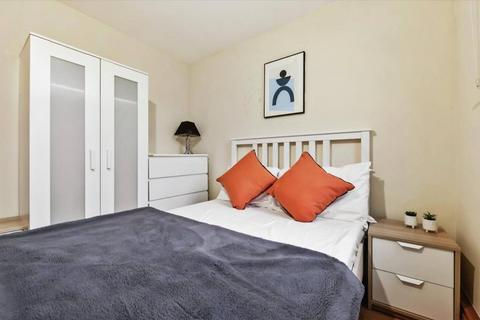 1 bedroom in a house share to rent, Chippenham Road, London W9