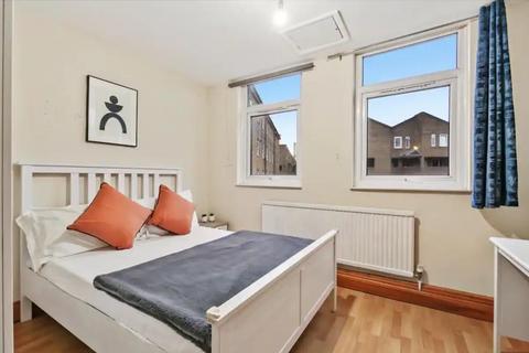 1 bedroom in a house share to rent, Chippenham Road, London W9