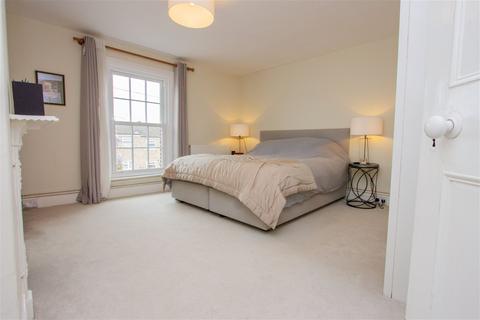 4 bedroom end of terrace house for sale, Walking Distance to Hawkhurst Colonnade