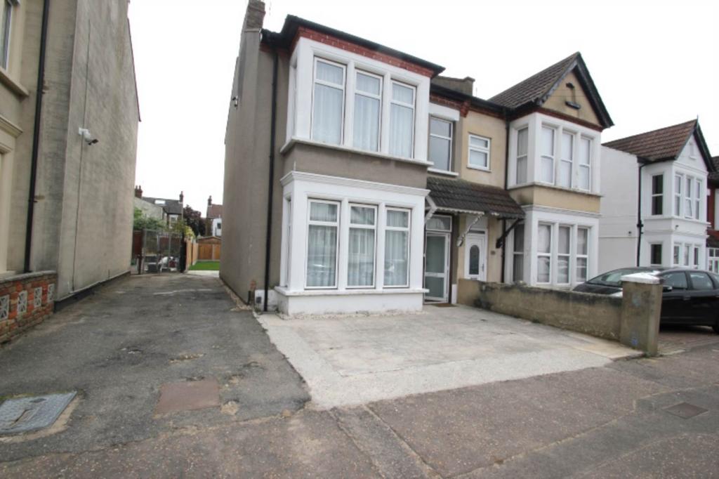 Honiton Road, Southend On Sea 4 bed semidetached house for sale £400,000