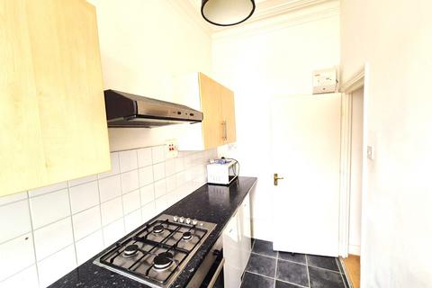 2 bedroom apartment to rent, Saltram Crescent, Queens Park, London. W9