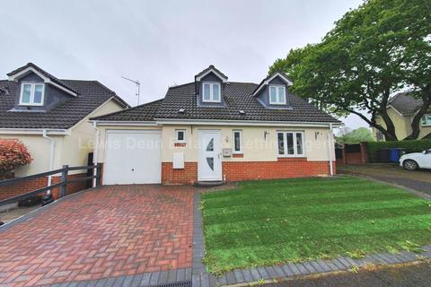 4 bedroom detached house to rent, Close to Cobbs Quay - Family Home