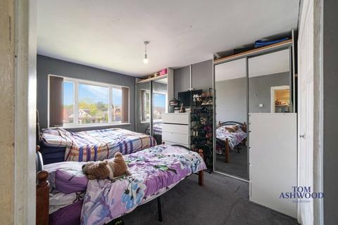 2 bedroom maisonette for sale, Chase Cross Road, Collier Row, Romford, RM5