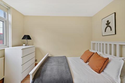 1 bedroom in a house share to rent, Chippenham Road, London W9