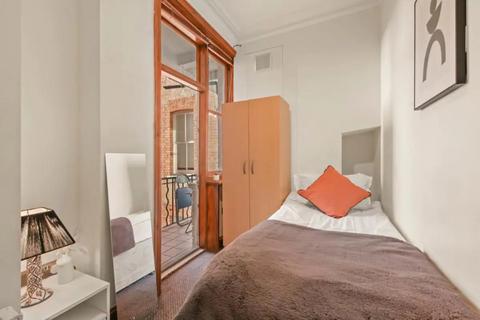 1 bedroom in a house share to rent, Randolph Avenue, London W9