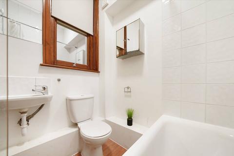 1 bedroom in a house share to rent, Randolph Avenue, London W9