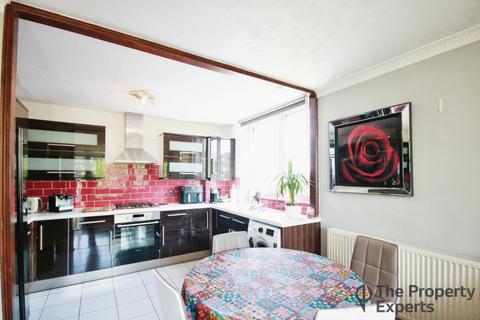 2 bedroom flat for sale, Wilmount Street, London, SE18